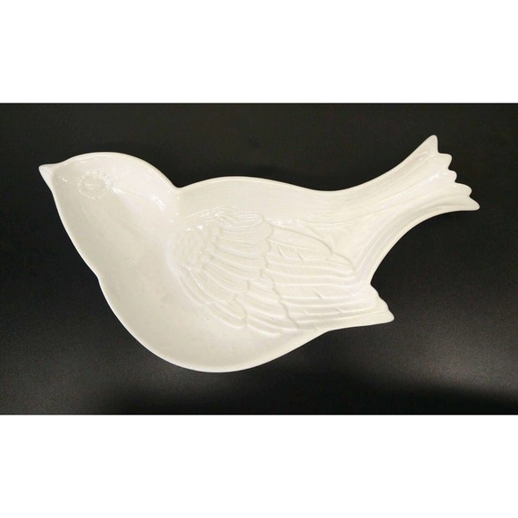 Andrea By Sadek White Bird Dish Eye and Feathers Detailed on Dish Dove Sparrow - Picture 1 of 6